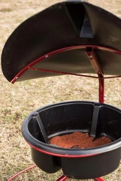 Red Elevated Broad Poly Vane Mineral Feeder